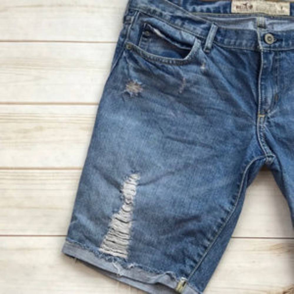 Hollister size 7 distressed cuffed jean shorts
